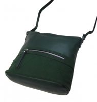 Větší crossbody dámská kabelka zelená s čelní kapsou NH8101