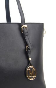 Elegantní černá velká dámská kabelka přes rameno