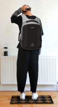 KONO černo-šedý reflexní elegantní batoh s USB portem UNISEX