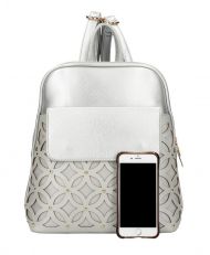 Stříbrný dámský módní batůžek v perforovaném designu AM0109