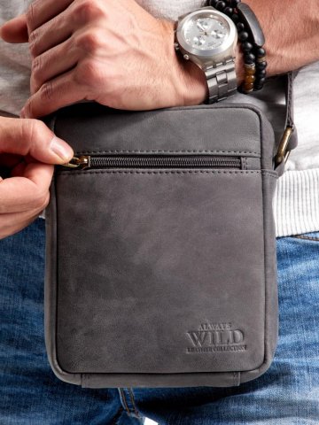 WILD Kožená pánská crossbody taška tmavě šedá 15x19x5 cm WILD Kožená pánská crossbody taška tmavě šedá 15x19x5 cm
