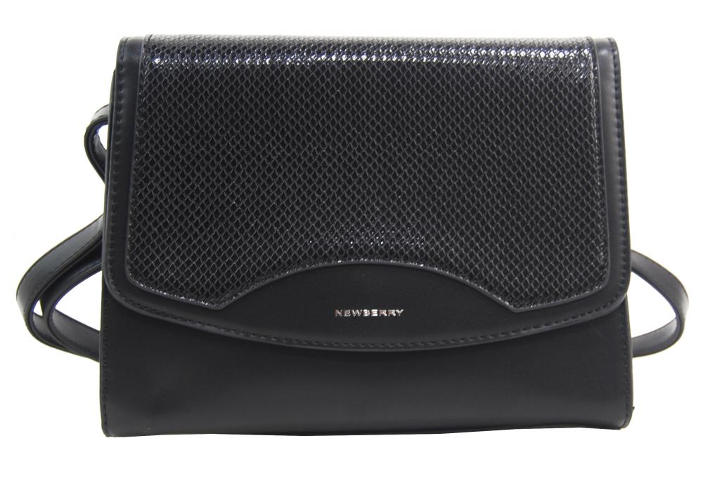 Černá crossbody dámská kabelka v hadím designu NEW BERRY Černá crossbody dámská kabelka v hadím designu NEW BERRY