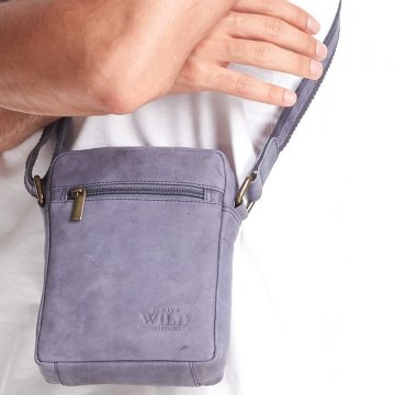 WILD Kožená pánská crossbody taška tmavě modrá 15x19x5 cm WILD Kožená pánská crossbody taška tmavě modrá 15x19x5 cm